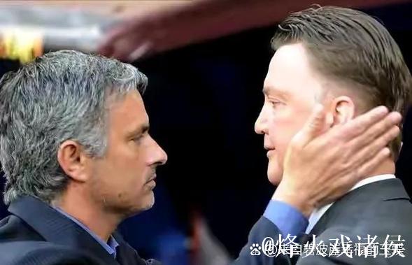 输给欧冠后,莫耶斯看管理书,曼联球员忍俊不禁 输给欧冠后,莫耶斯看管理书,曼联球员忍俊不禁